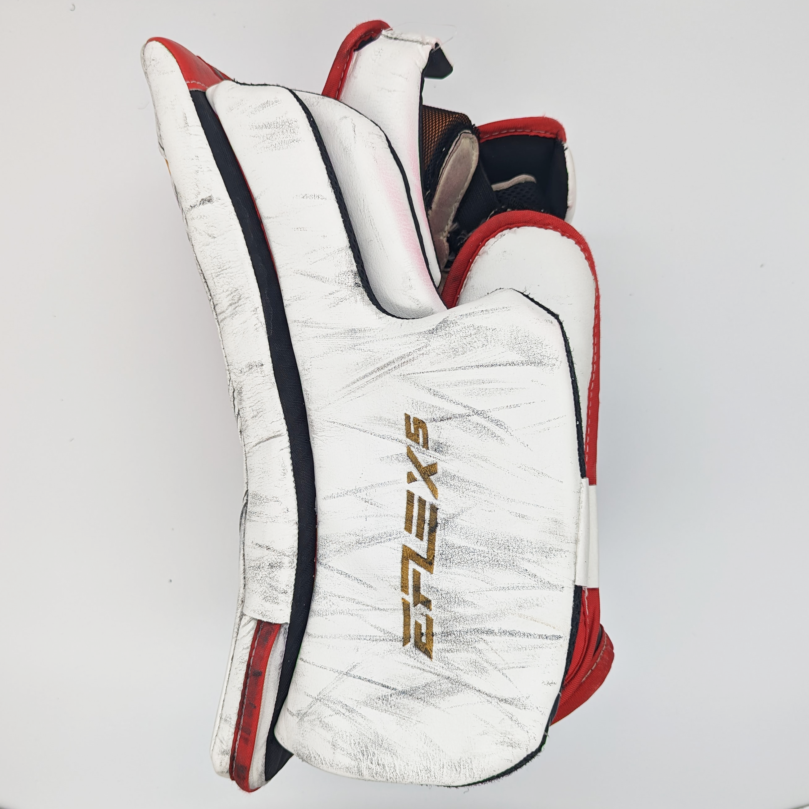 CCM Extreme Flex 5 - Used Pro Stock Full Right Goalie Blocker (White/Red/Yellow)