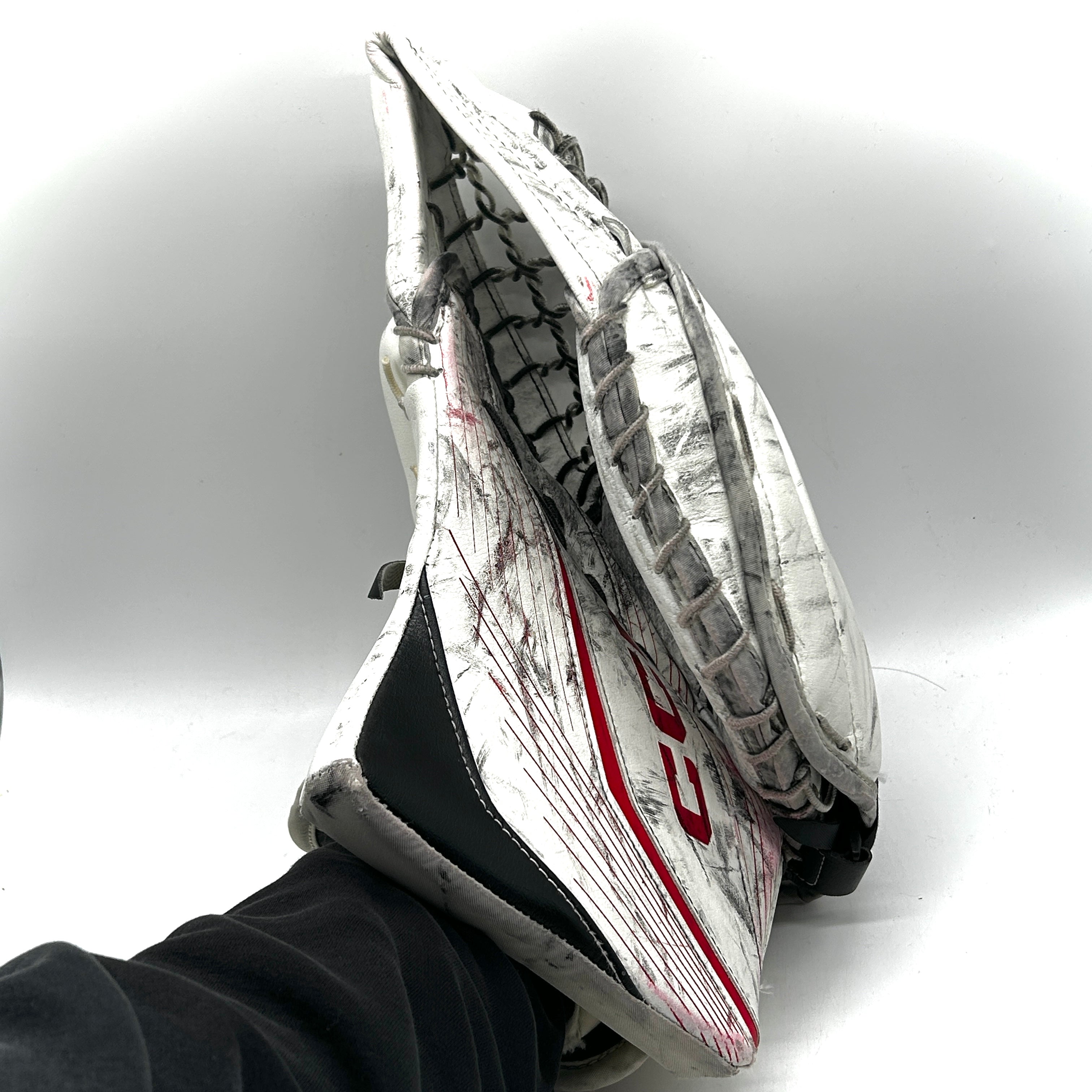 CCM Extreme Flex 6 - Used Pro Stock Goalie Glove (White/Black/Red)