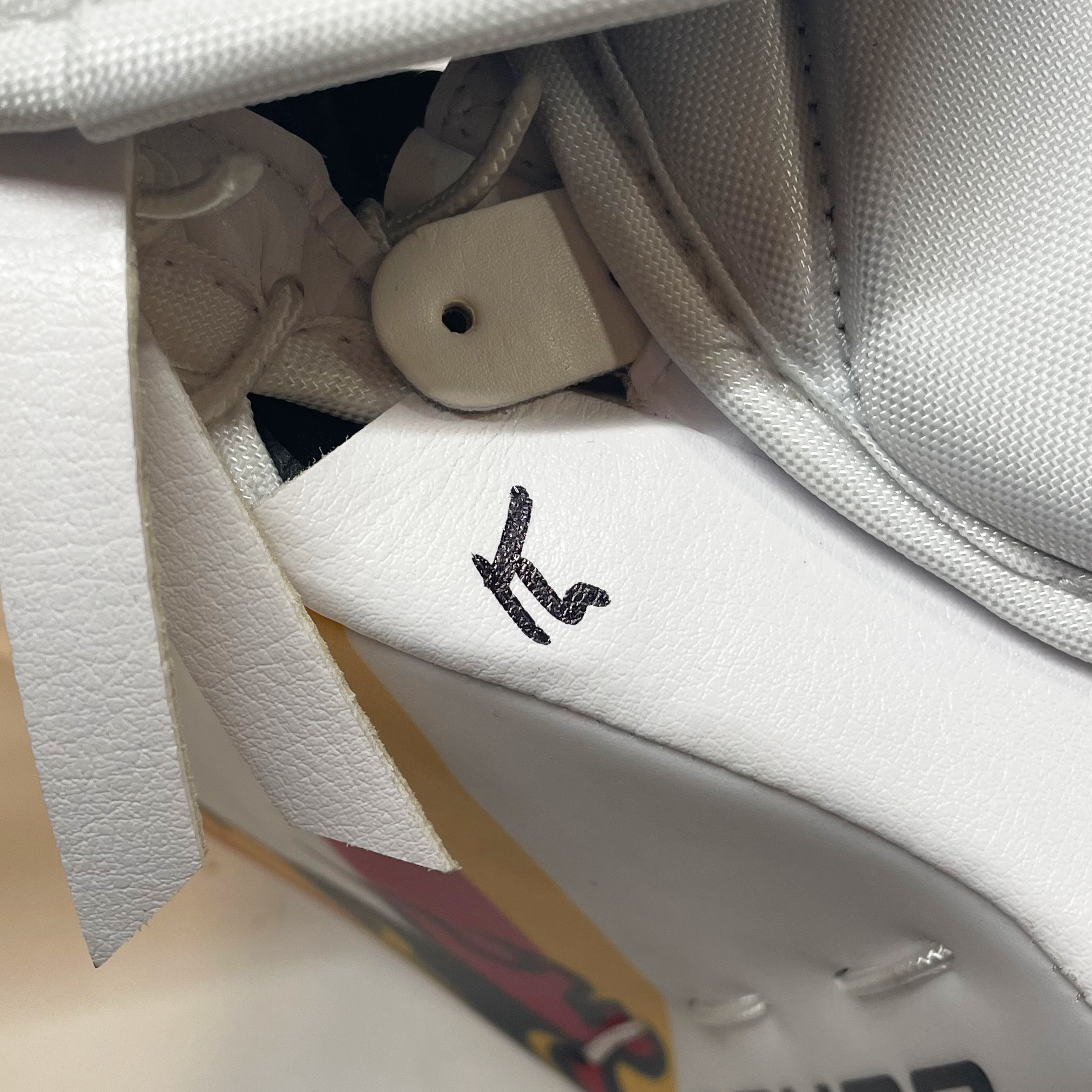 Bauer Vapor Hyperlite 2 - NHL Pro Stock NHL Goalie Glove - Dan Vladar (White/Red/Yellow)