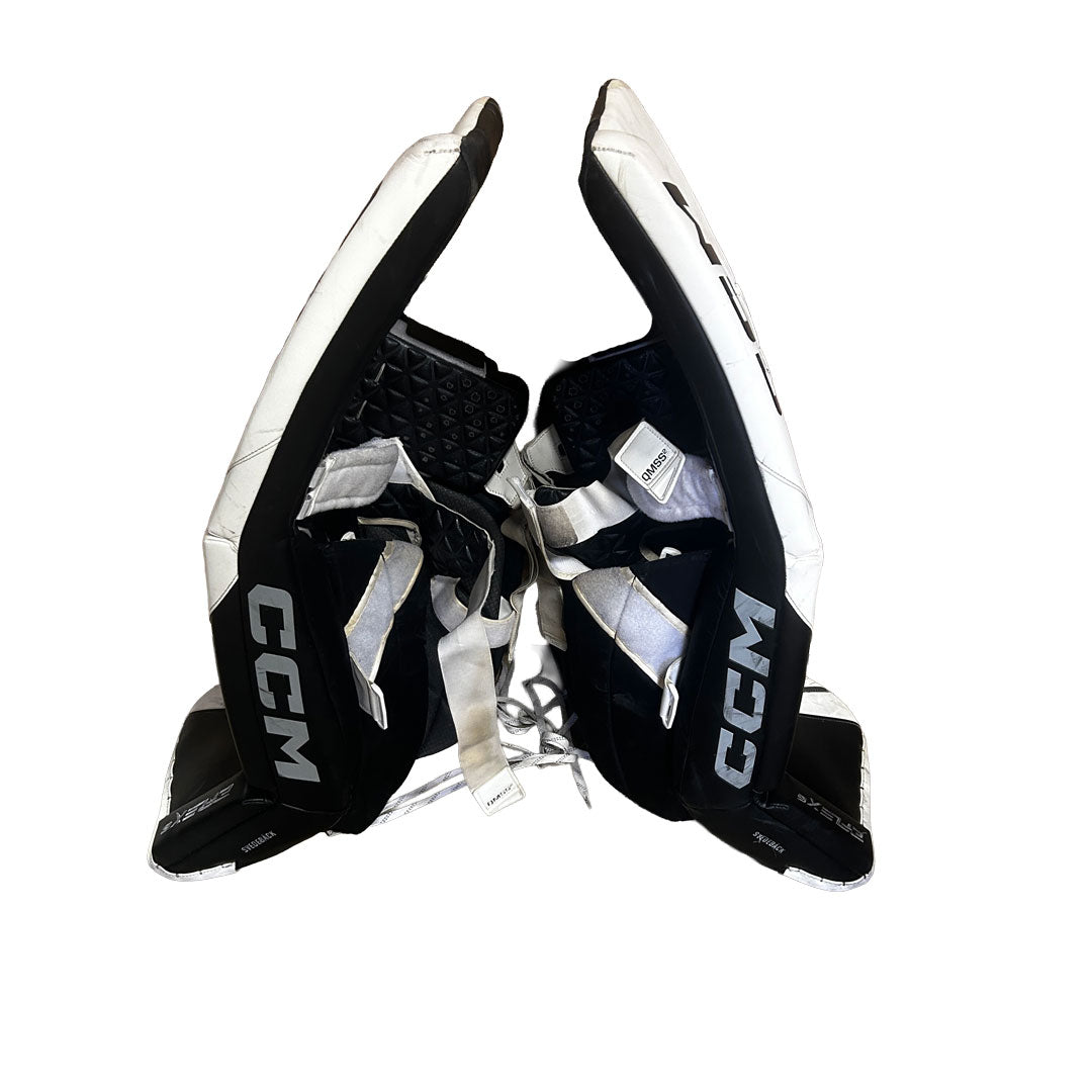 CCM Extreme Flex 6 - Used Pro Stock Goalie Pads (White/Black)