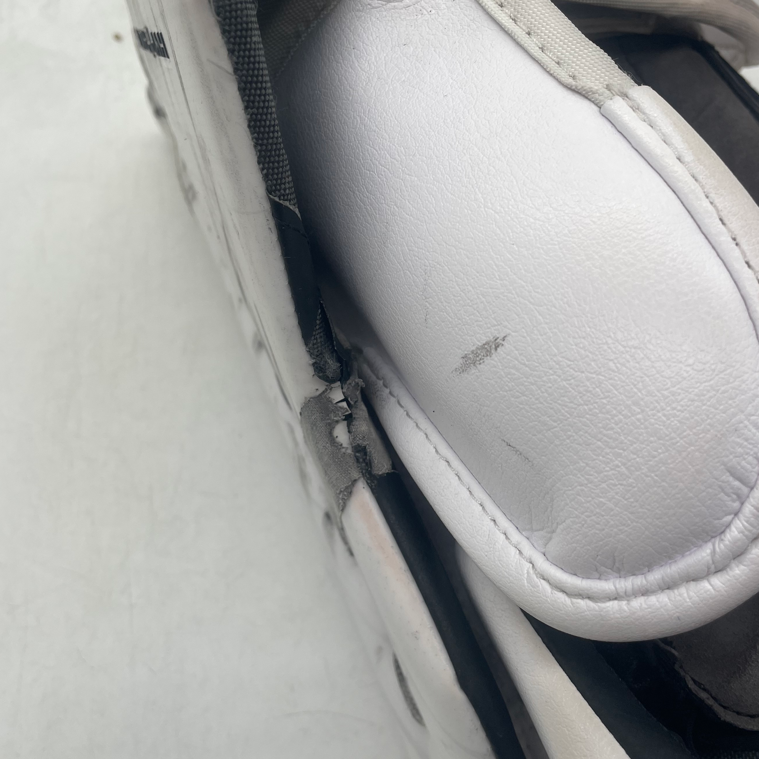 Bauer Vapor Hyperlite 2 - Used Pro Stock Goalie Blocker (White/Red/Powder Blue)