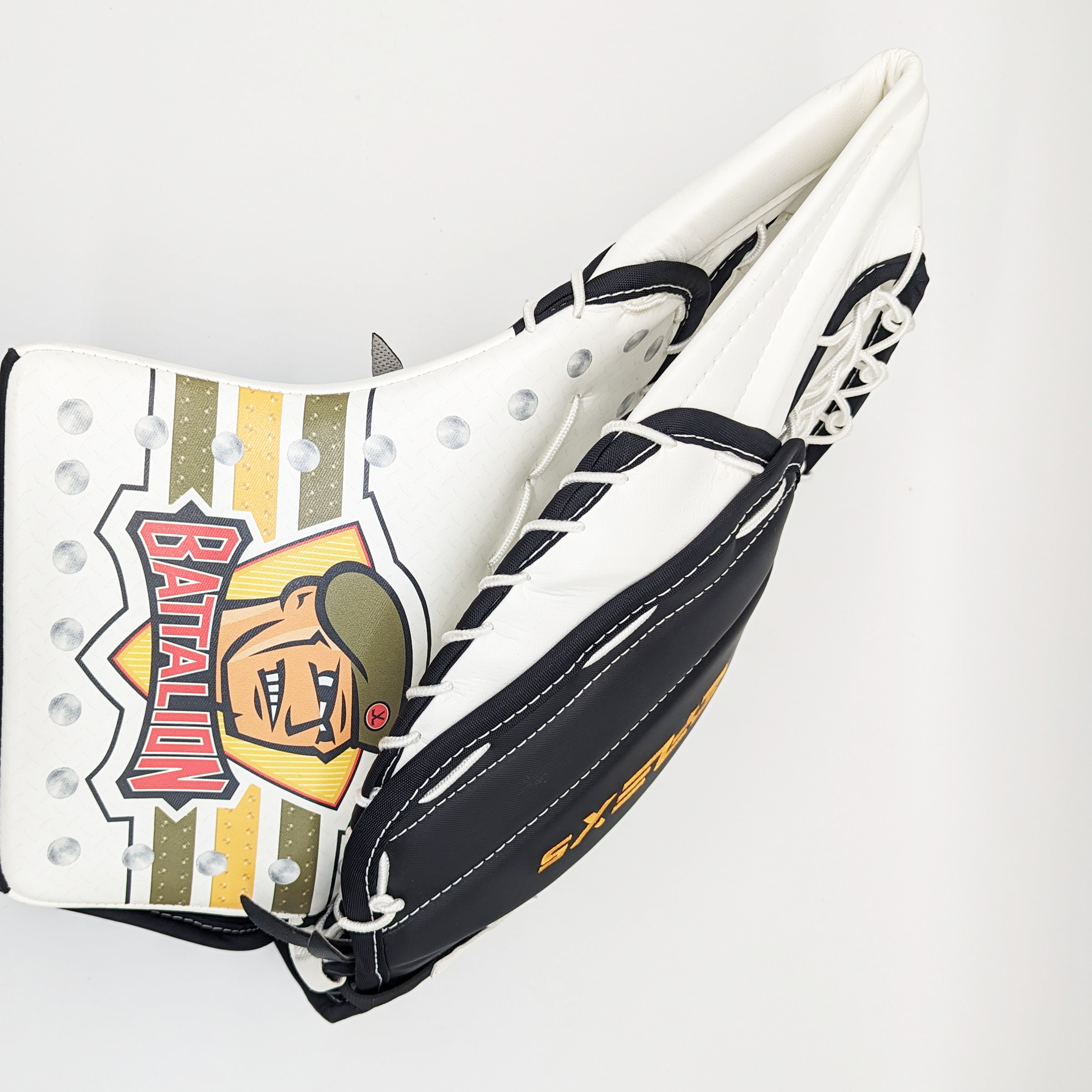 CCM Extreme Flex 5 - New Pro Stock Senior Goalie Glove - OHL (White/Black/Green)