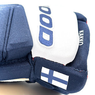 Kaapo Kakko Sherwood Rekker M90 - NHL Pro Stock Glove - TEAM FINLAND (Navy/White)