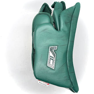 Vaughn Velocity V10 - Used NCAA Pro Stock Goalie Blocker (Green/White))