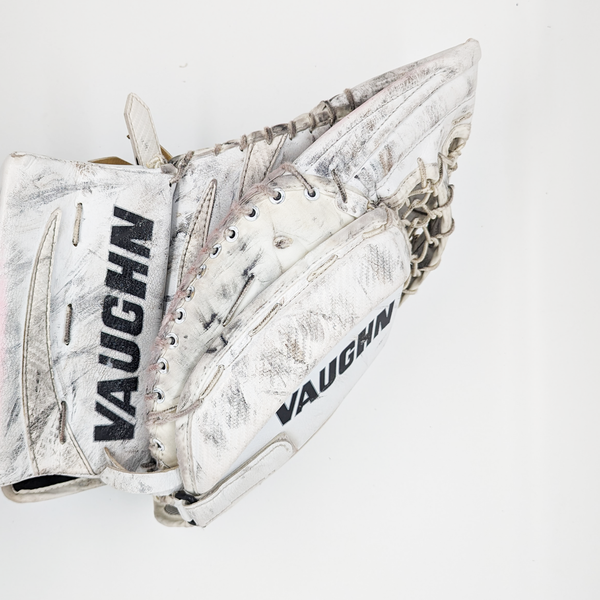 Vaughn 7460 Velocity V5 - Used Regular Pro Stock Goalie Glove (White)