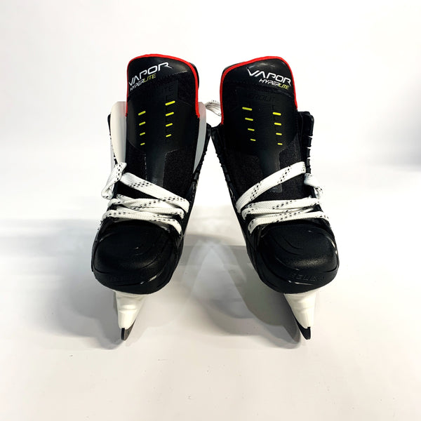 Bauer Vapor Hyperlite Hockey Skates - Size 4 Fit 1